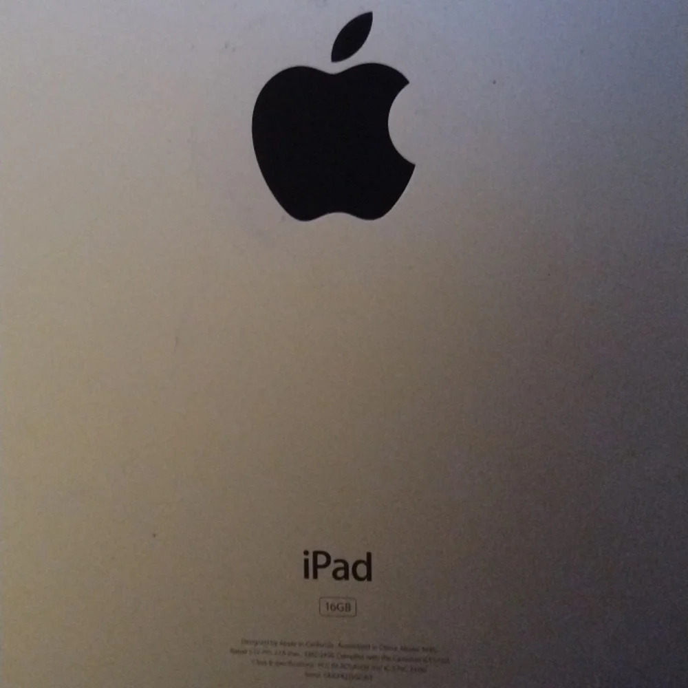 Ipad - Picture 2 of 4